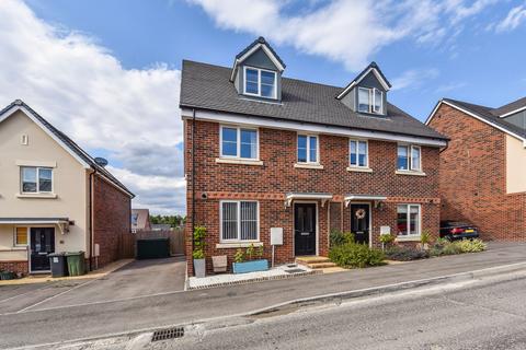 17 Brickwork Avenue, Liphook, GU30 7WP
