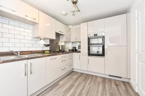 17 Brickwork Avenue, Liphook, GU30 7WP