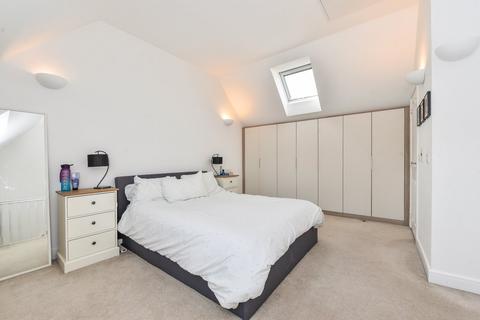 17 Brickwork Avenue, Liphook, GU30 7WP