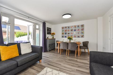 17 Brickwork Avenue, Liphook, GU30 7WP