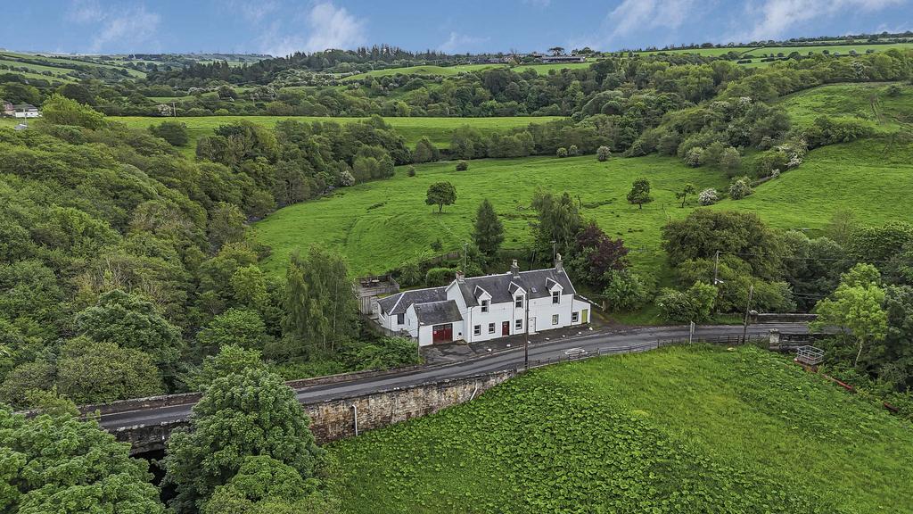 Lanark Road, Lanark ML11 3 bed detached house for sale £250,000