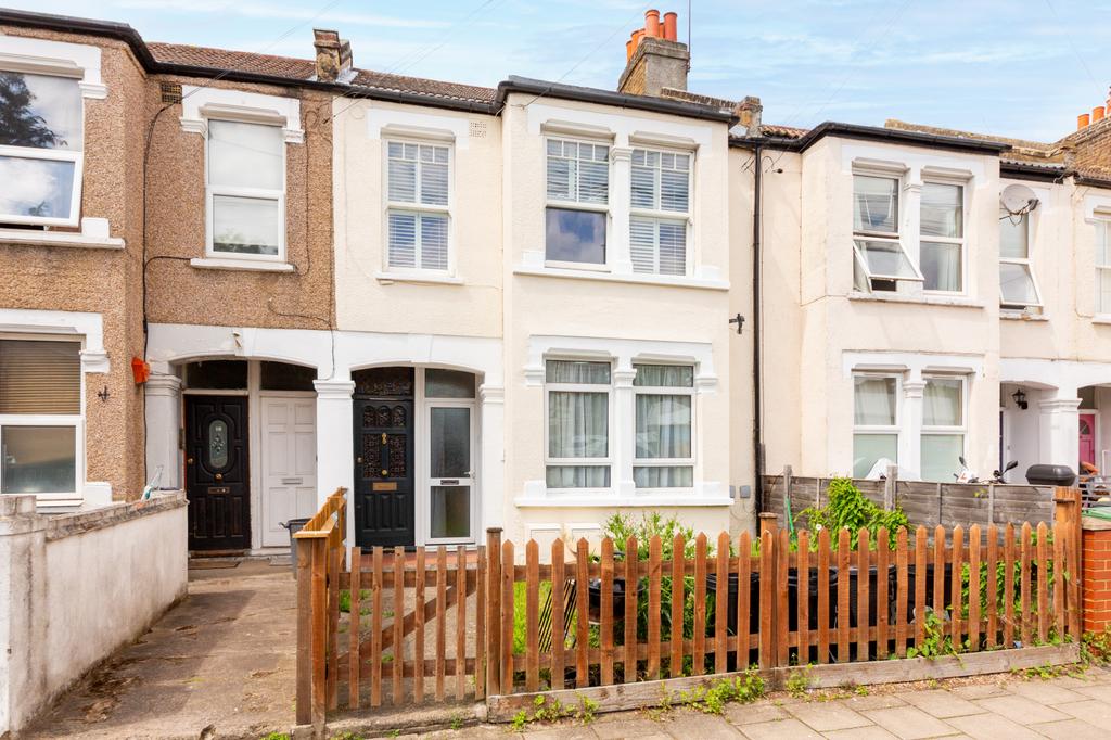 A Spacious Two Bedroom Maisonette with Garden