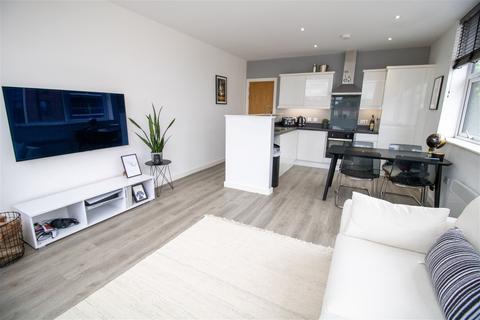 2 bedroom flat for sale, Stratford Road, Solihull B90