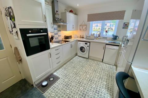 2 bedroom semi-detached bungalow for sale, Conisbrough Close, Grantham, NG31