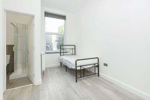 Studio to rent, Beaconsfield Terrace Road London W14