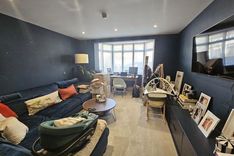 2 bedroom apartment to rent, Oakmead Gardens, Edgware, HA8