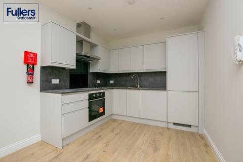 2 bedroom flat to rent, Gladbeck Way, Enfield EN2