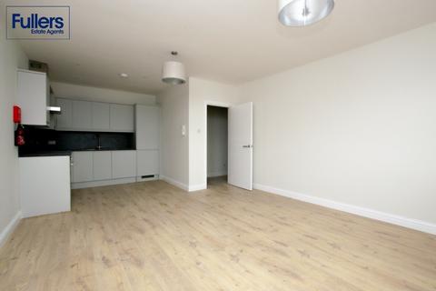 2 bedroom flat to rent, Gladbeck Way, Enfield EN2