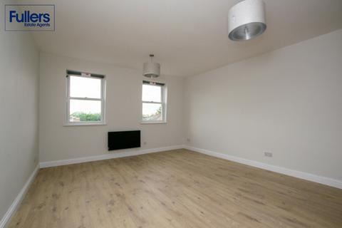 2 bedroom flat to rent, Gladbeck Way, Enfield EN2