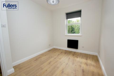 2 bedroom flat to rent, Gladbeck Way, Enfield EN2