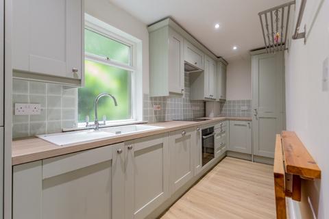 3 bedroom ground floor maisonette to rent, Gillsland Road, Merchiston, Edinburgh, EH10