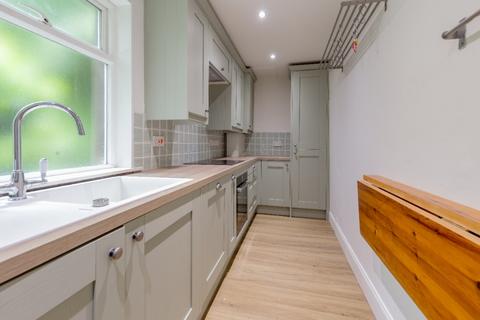3 bedroom ground floor maisonette to rent, Gillsland Road, Merchiston, Edinburgh, EH10