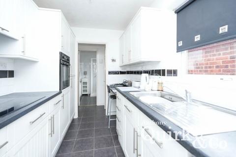1 bedroom detached bungalow for sale, Dovercliff Road, Canvey Island, SS8
