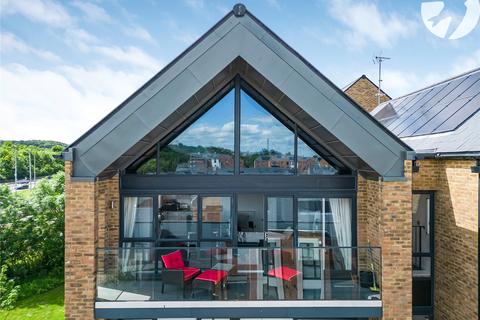 139 Havelock Drive, Greenhithe, DA9 9XT