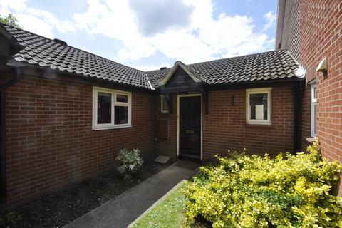 1 bedroom bungalow to rent, Bounderby Grove, Chelmsford