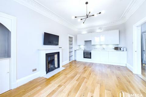 3 bedroom flat to rent, Willowbrae Road, Willowbrae, Edinburgh, EH8