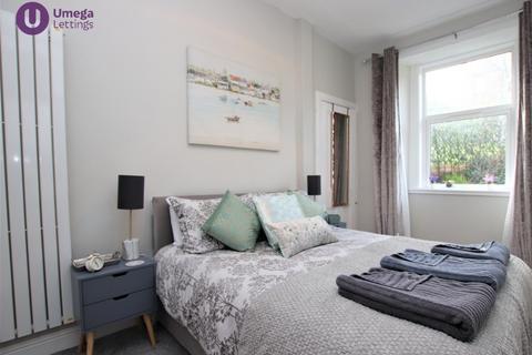 3 bedroom flat to rent, Willowbrae Road, Willowbrae, Edinburgh, EH8