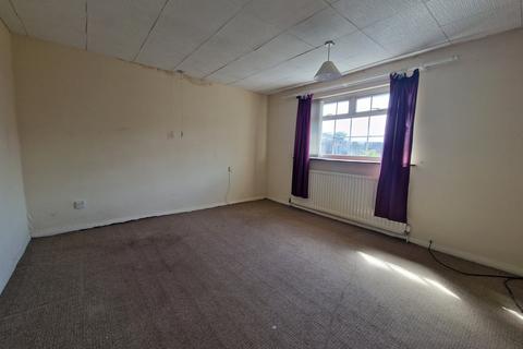 5 Grampian Close, Chadderton, Oldham, OL9 8PT