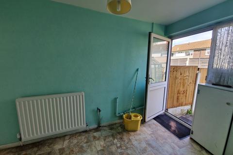 5 Grampian Close, Chadderton, Oldham, OL9 8PT
