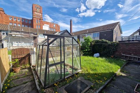 5 Grampian Close, Chadderton, Oldham, OL9 8PT