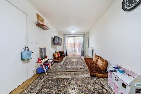 2 bedroom flat for sale, Featherstone Road, Southall, UB2