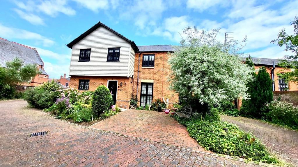 The Maltings, Newport Pagnell, MK16 2 bed character property for sale