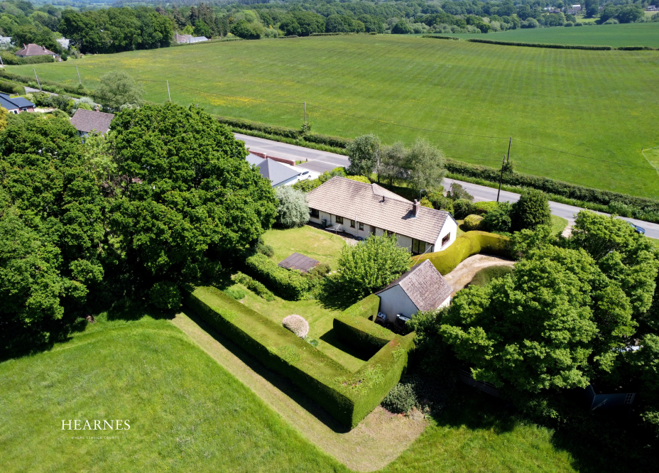 Gaunts Common, Wimborne, BH21 4JR 4 bed detached bungalow for sale £