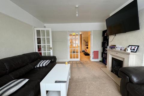 4 bedroom semi-detached house to rent, Grosvenor Road, Borehamwood WD6