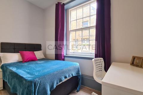 4 bedroom flat share to rent, Merchants Hall, St George Square, Huddersfield, West Yorkshire, HD1 1JF