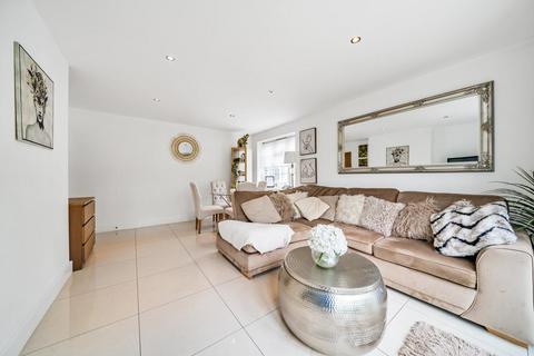 4 bedroom flat for sale, Tweedy Road, Bromley