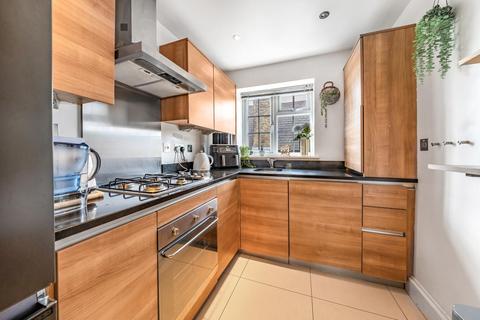 4 bedroom flat for sale, Tweedy Road, Bromley