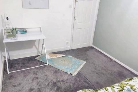 1 bedroom in a house share to rent, Victor Road, Bradford BD9