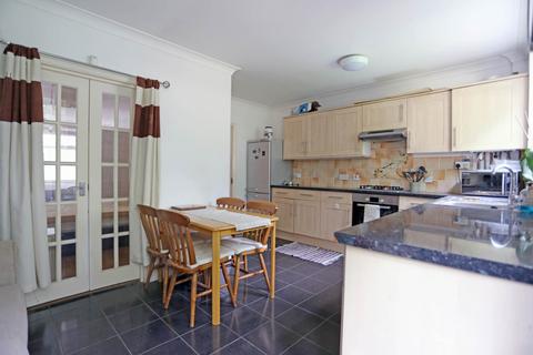 4 bedroom semi-detached house to rent, Peterborough Road, London