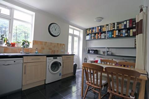 4 bedroom semi-detached house to rent, Peterborough Road, London
