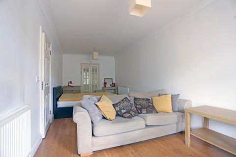 4 bedroom semi-detached house to rent, Peterborough Road, London