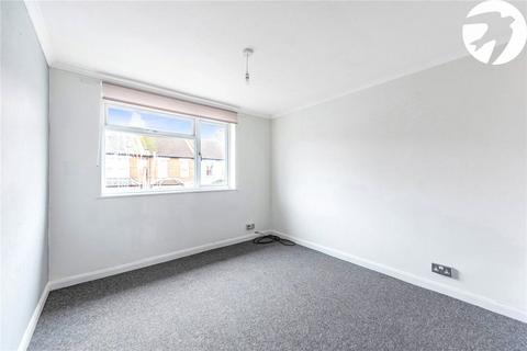 2 bedroom flat to rent, Milton Road, Swanscombe, Kent, DA10