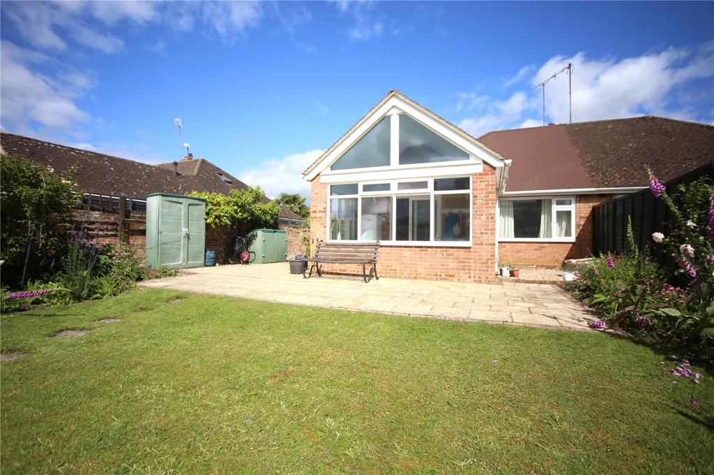 Welland Drive, Cheltenham... 2 bed bungalow £1,250 pcm (£288 pw)