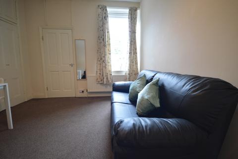 3 bedroom flat to rent, Goldspink Lane, Newcastle upon Tyne NE2