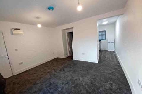 Studio to rent, Dudley DY10