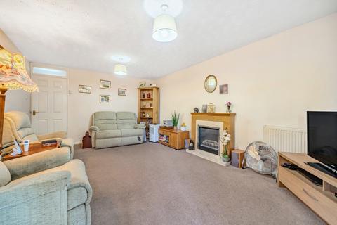 29 Crown Drive, Bishops Cleeve, Cheltenham, GL52 8EA