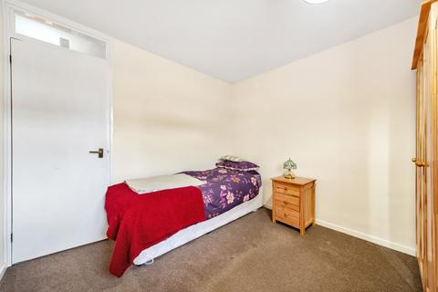 29 Crown Drive, Bishops Cleeve, Cheltenham, GL52 8EA