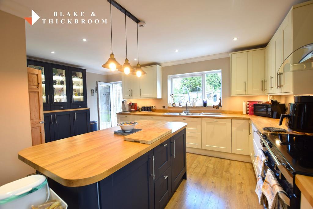 Kitchen breakfast room