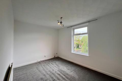 2 bedroom flat to rent, Leyland Road, Southport