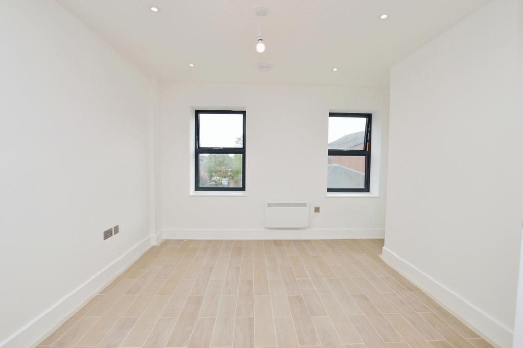 Widmore Road Bromley BR1 1 bed flat to rent £1,300 pcm (£300 pw)