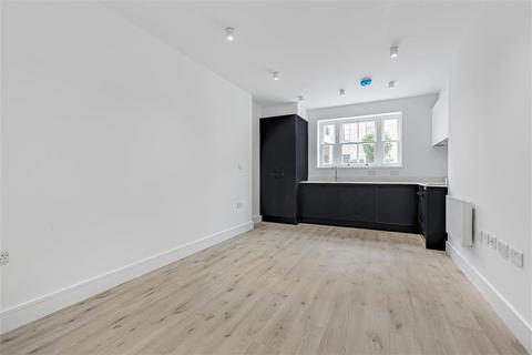 1 bedroom block of apartments to rent, Mitcham Lane, SW16