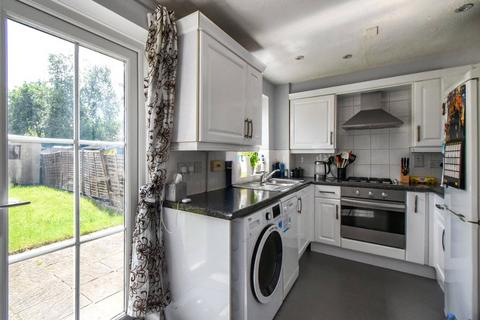 38 John Morgan Close, Hook, RG27 9RP