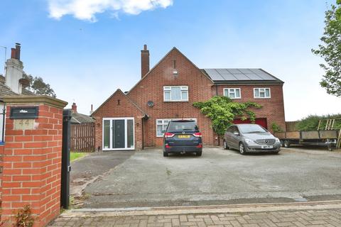 5 bedroom detached house for sale, Hull Road, Withernsea, East Riding of Yorkshire, HU19 2EG