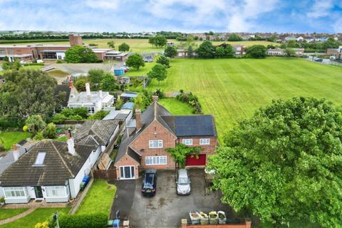 5 bedroom detached house for sale, Hull Road, Withernsea, East Riding of Yorkshire, HU19 2EG