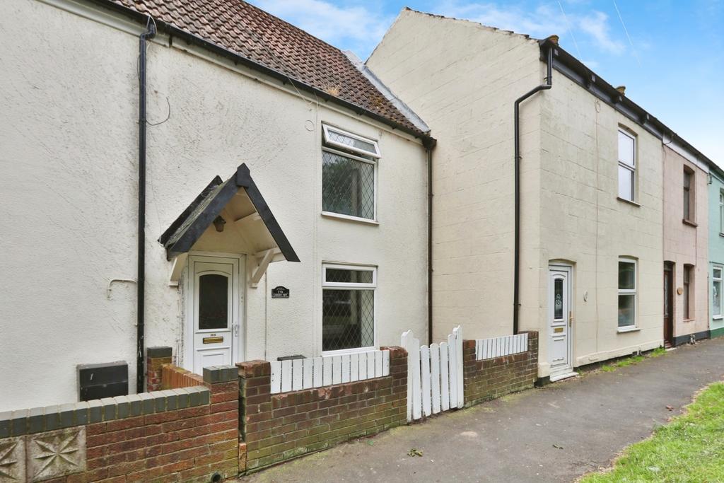 Crescent View, Thorngumbald... 2 bed terraced house for sale £110,000