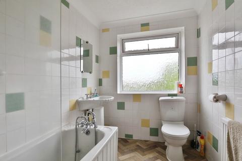 2 Crescent View, Thorngumbald, Hull, HU12 9LT